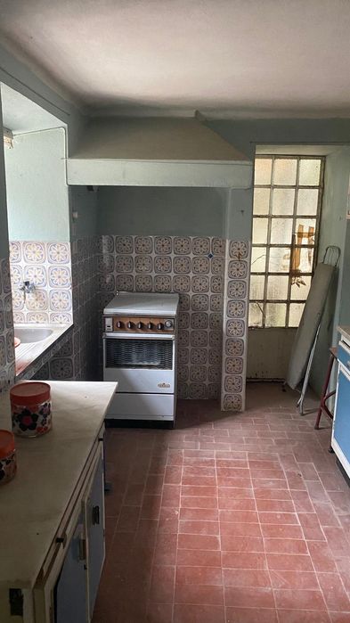 Moradia / Terreno/ Garagem