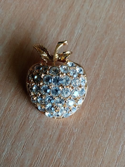 Broszka z cyrkoniami