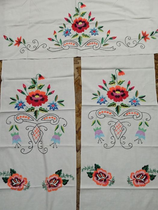 Надіконики вишиті гладдю