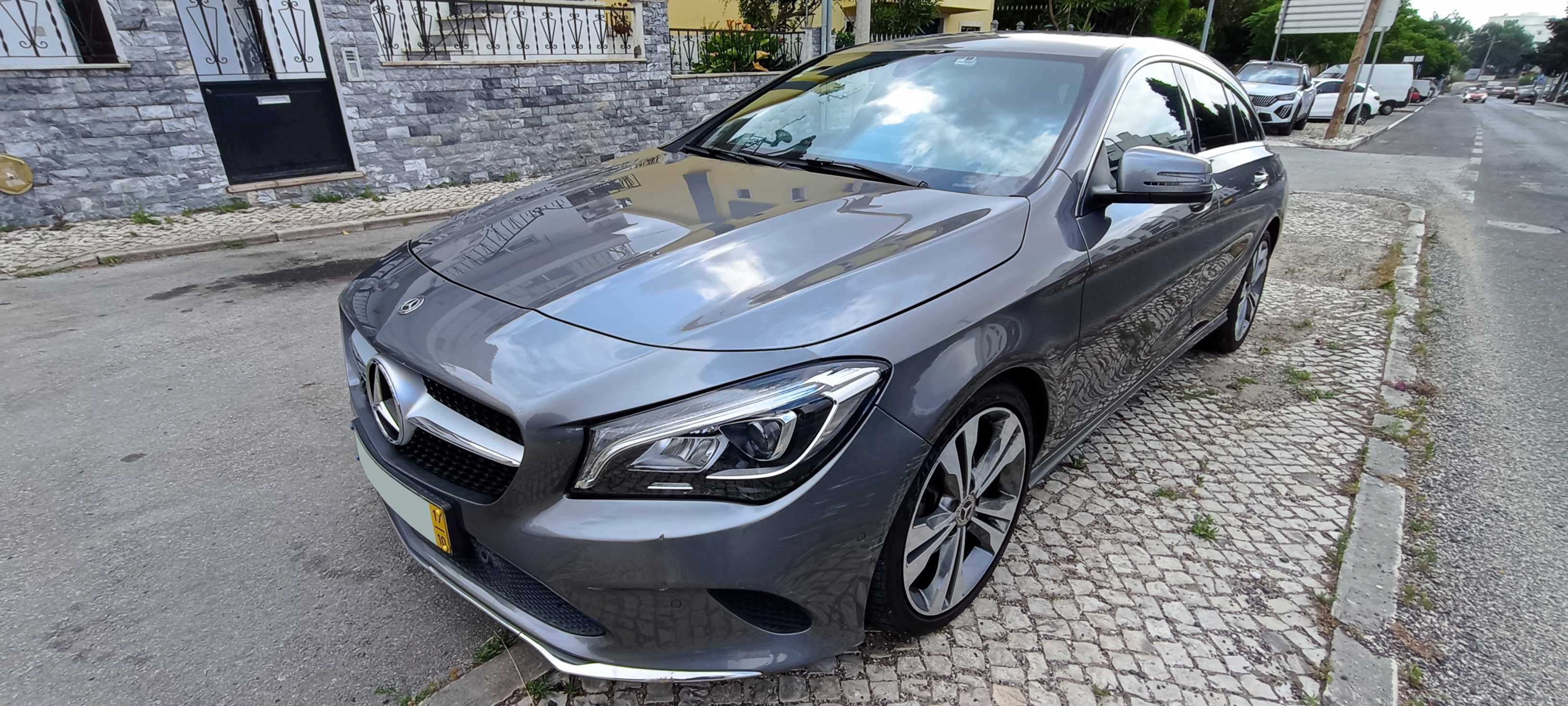 Mercedes CLA 200D com mudanças automáticas