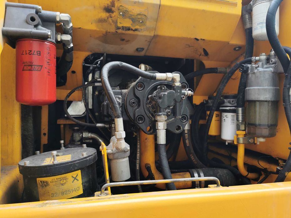 Гусеничный экскаватор JCB JS 290