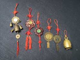 Chińskie wisiory z buddą, talizmany, dzwoneczki, lusterka - 6 szt.