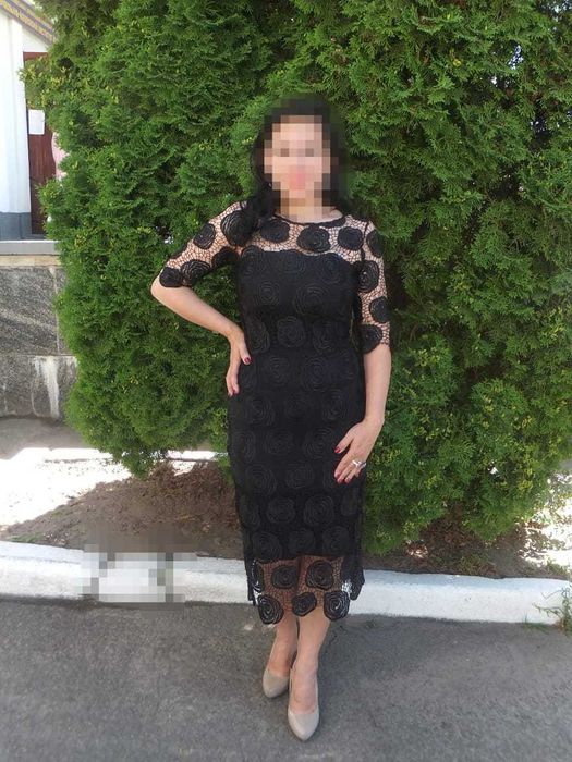 Красивое женское черное нарядное платье