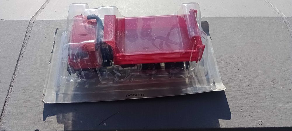 Sprzedam modele ciężarówek skala 1:43