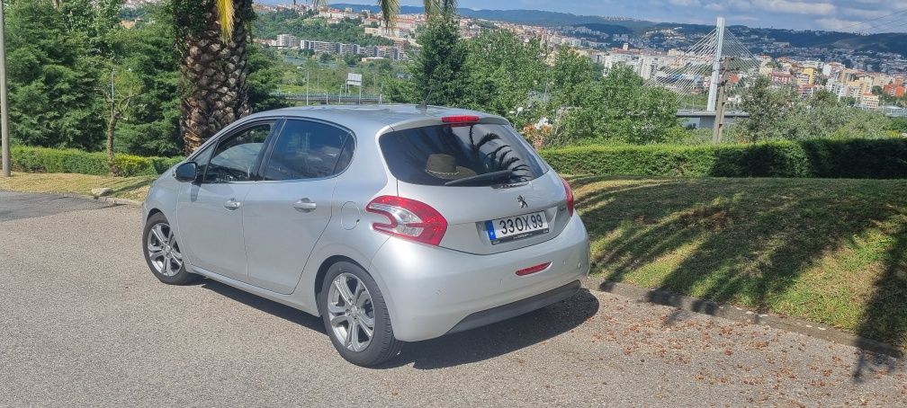 Peugeot 208 Allure