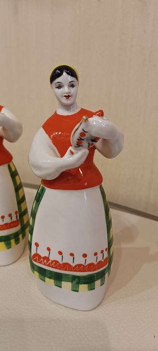 Статуэтка Девушка с куманцом. Полонне.