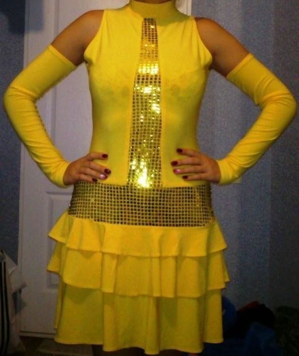 платье с рукавами