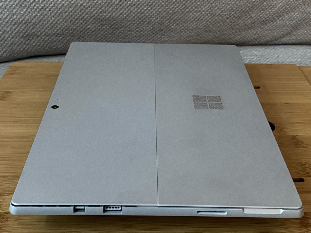 Microsoft Surface Pro 5 4GB RAM 128GB SSD + WINDOWS ліцензія.