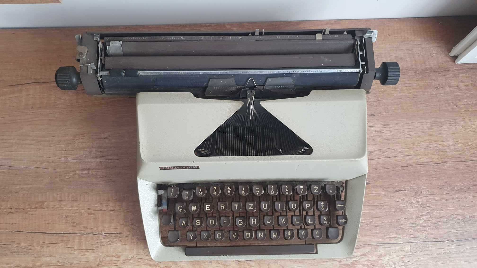 Maszyna do pisania Łucznik, model 1303