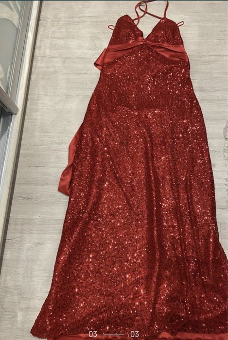 Платье в паетках на подкладке