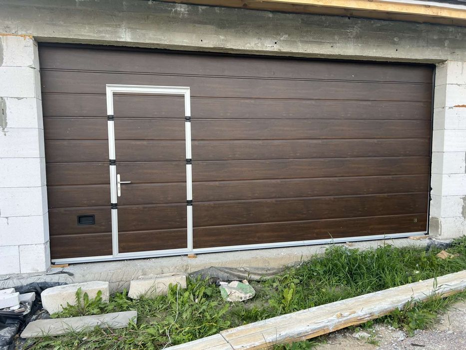 Ремонт Секційних воріт