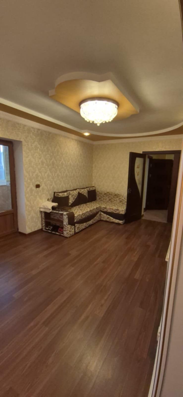 Продам трикімнатну квартиру з євроремонтом