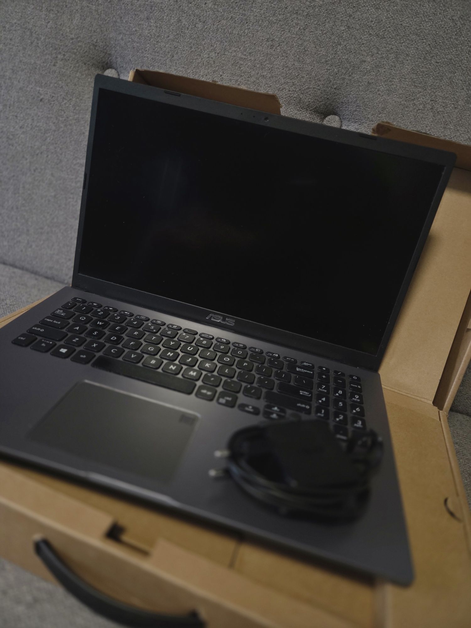 Laptop ASUS X509J

Procesor Intel® Core™ i5-1035G1 (4 rdzenie