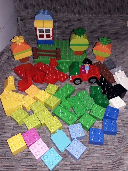 73 елементи + пластинка оригінального лего дупло