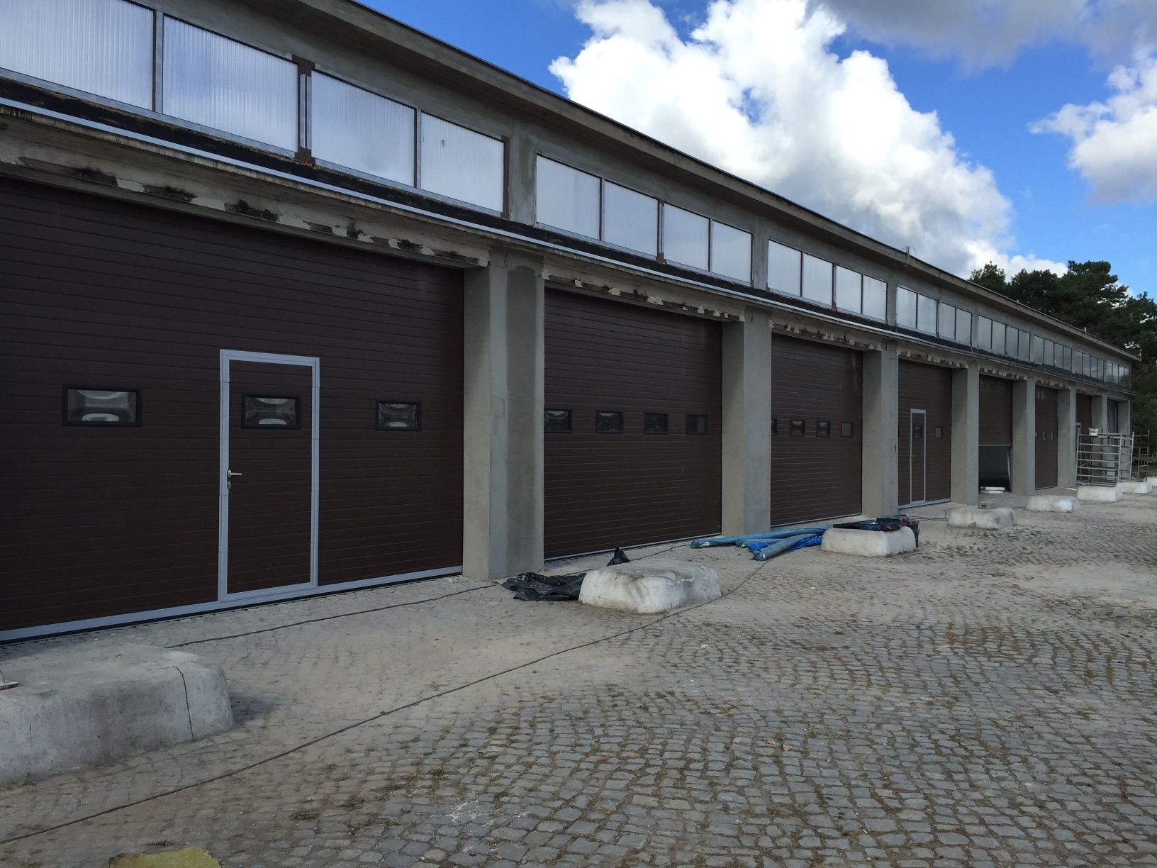 Brama garażowa segmentowa Bramy garazowe przemysłowe producent