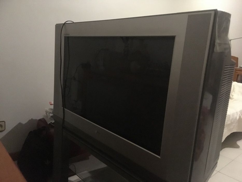 Vendo TV LG para peças Modelo RE-32FZ10PX