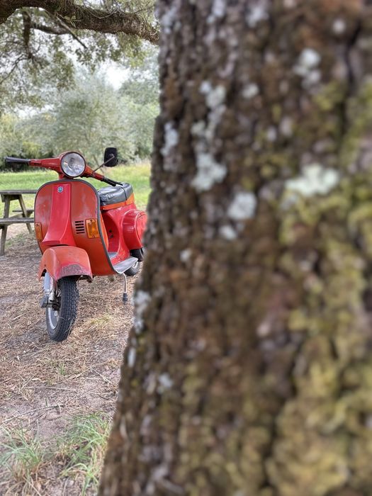 Vespa PK50 XLS vermelha