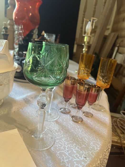 Продаеются фужеры,чашки,хрусталь