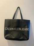Mala | Calvin Klein