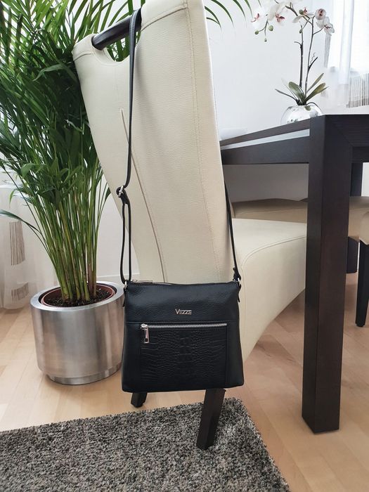 VEZZE torebka damska skórzana listonoszka z paskiem V022 różowa