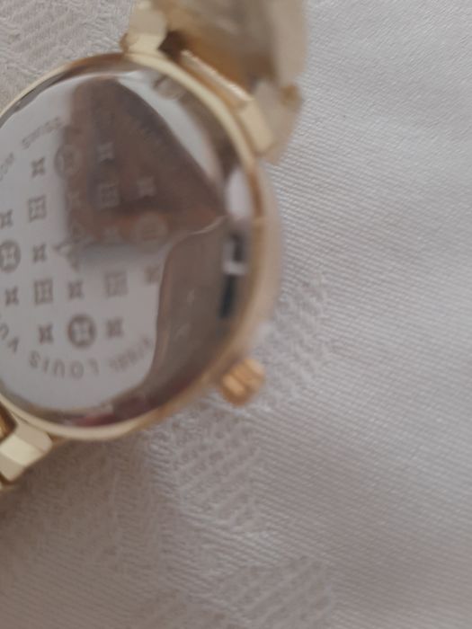 Relógio  LV  Bracelete Dourada