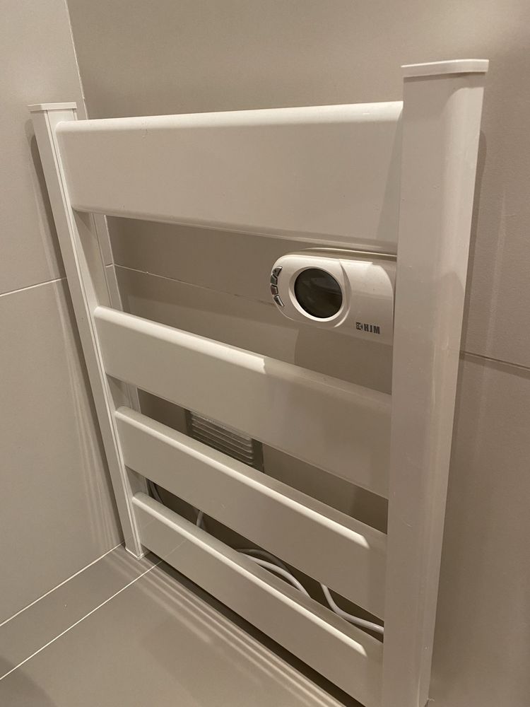 Toalheiro electrico com programacao automatica, em exvelente estado