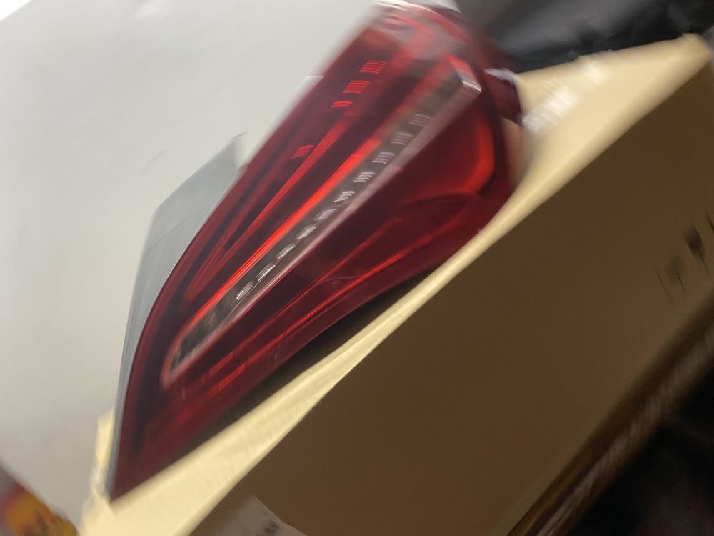 Farolim traseiro de Mercedes CLA  2018 estalado
