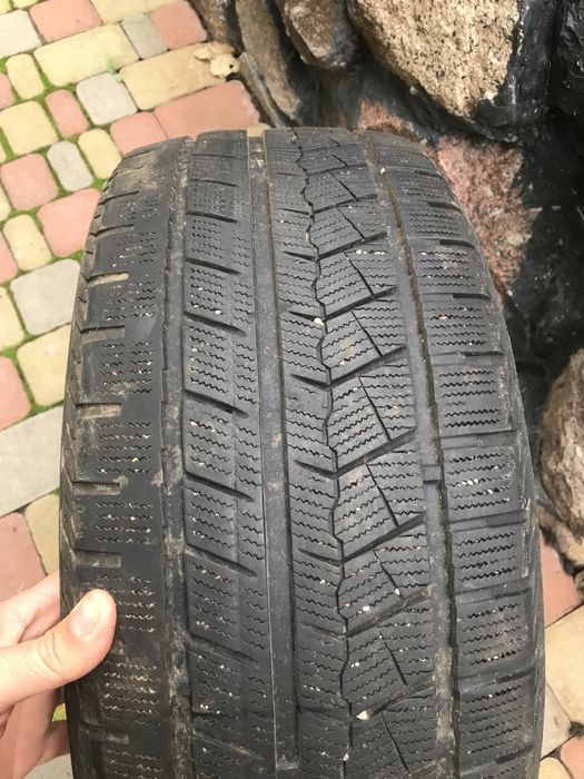 Резина зимня Fronvey icepower 868. 235/45 R17 97HL