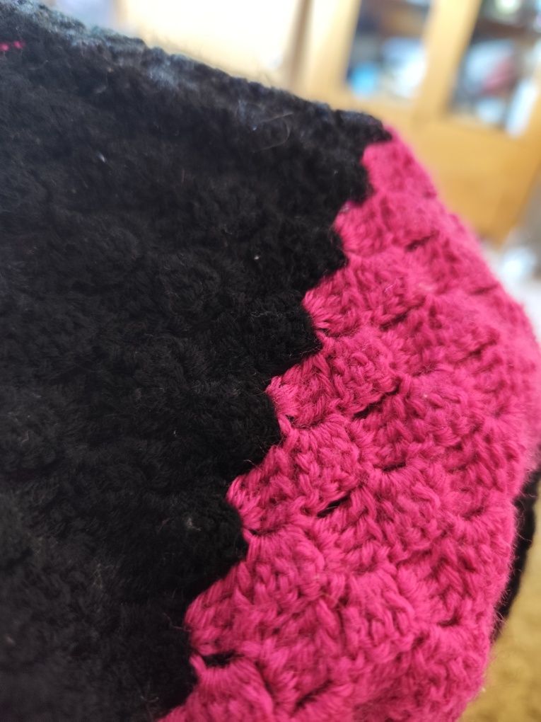 Manta em crochet, nova preta e fúcsia