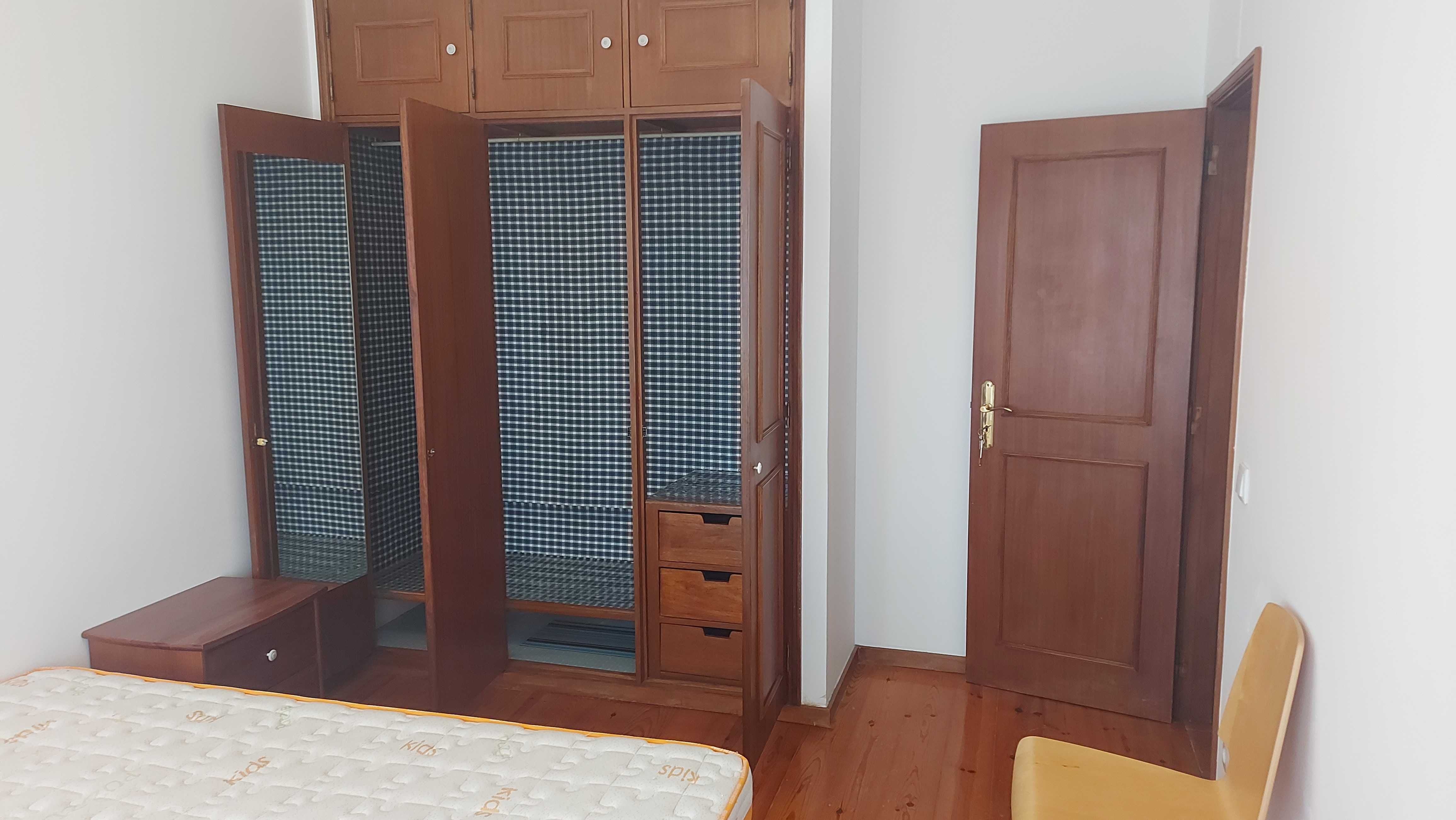 arrendo quarto a rapazes estudantes universitários