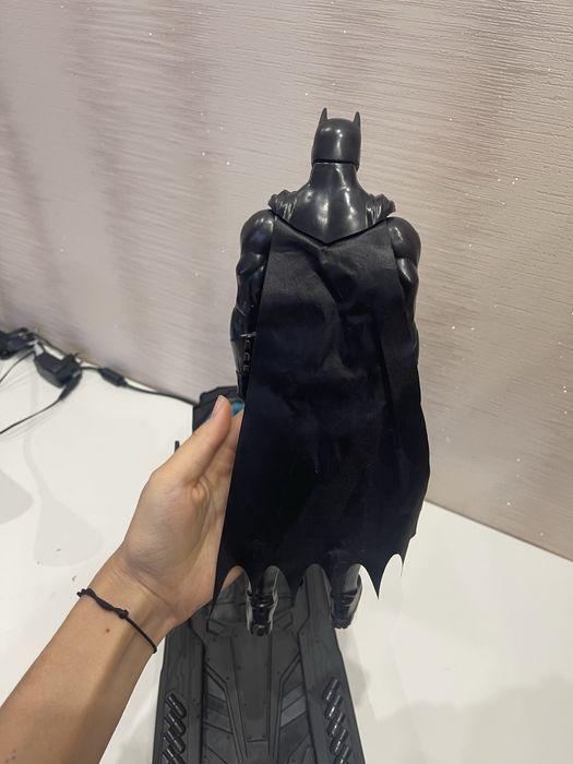 Бетмобіль з бетменом