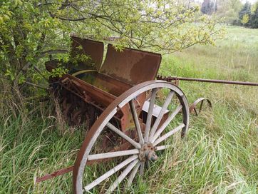 Stare maszyny rolnicze kolekcja ozdoba ogrogu