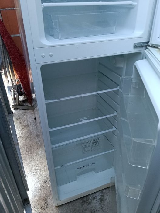 Frigorífico Daewoo em bom estado de utilização. Perfeito para armazena