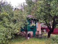 Реальний гарний дачний будинок біля річки чекає на вас.