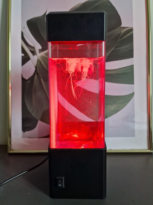 Lampa z meduzami uszkodzona