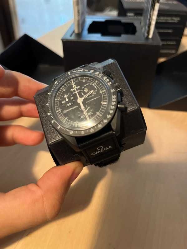 Omega x Swatch Snoopy SO33B700 Tatra Survival Edition