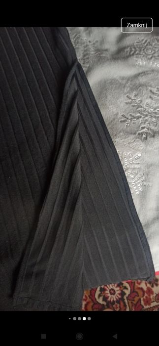 Dopasowana sukienka z rozporkiem l/xl