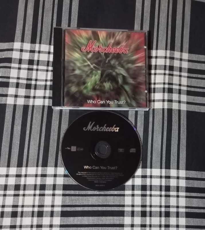 8 CDs ---» 3€ cada