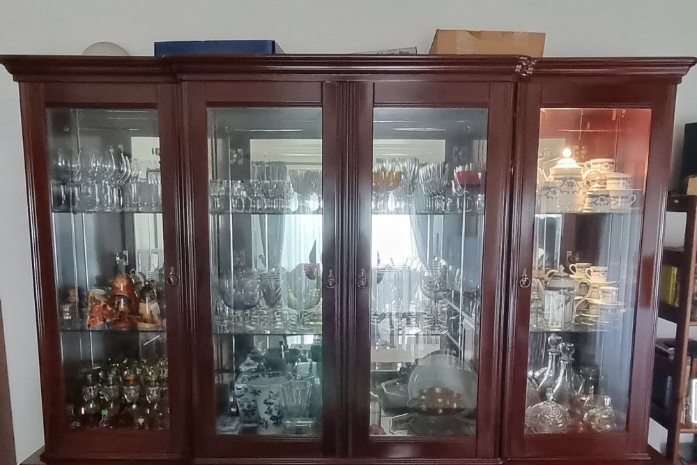 Móvel Cristaleira de Sala