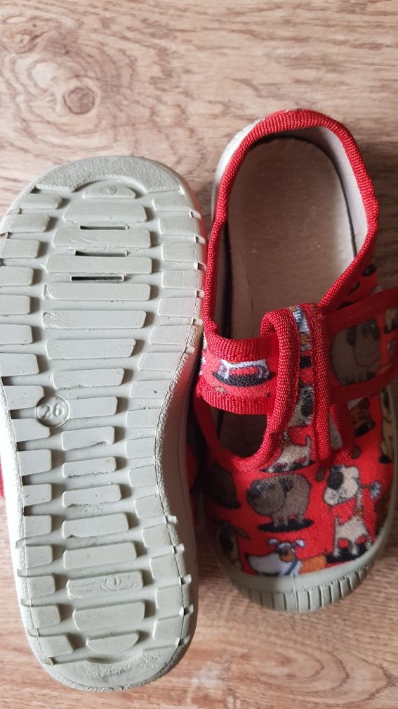 Kapcie przedszkole 27 buty zmienne czerwone chłopięce dziewczęce