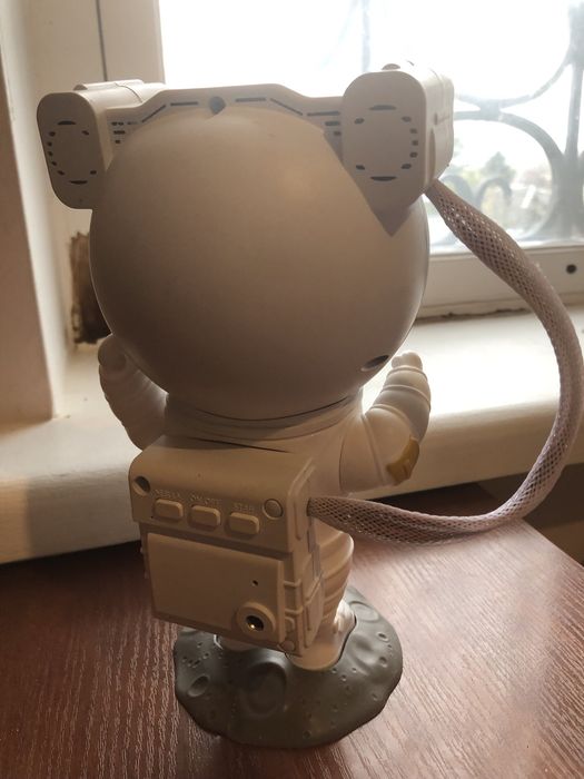 Продам ночник космонавта