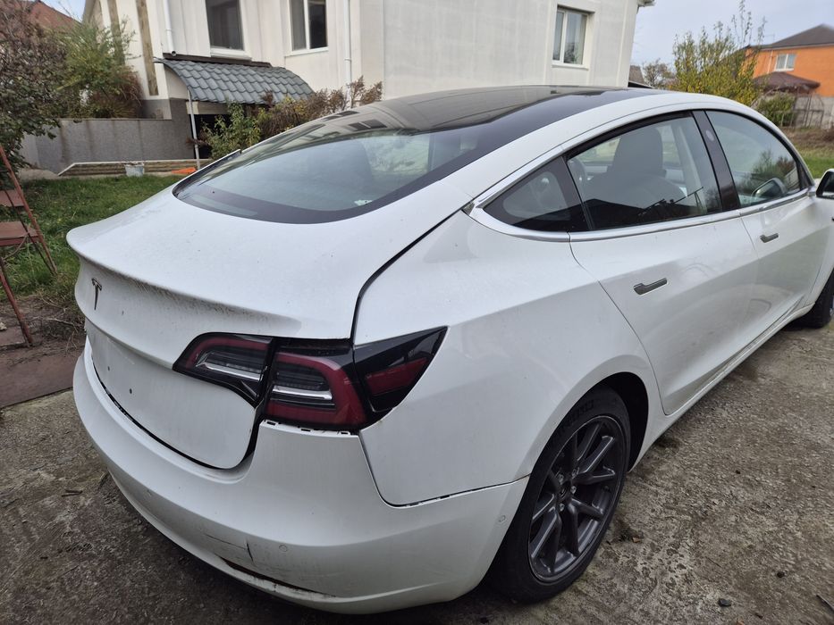 Продам тесла модел3