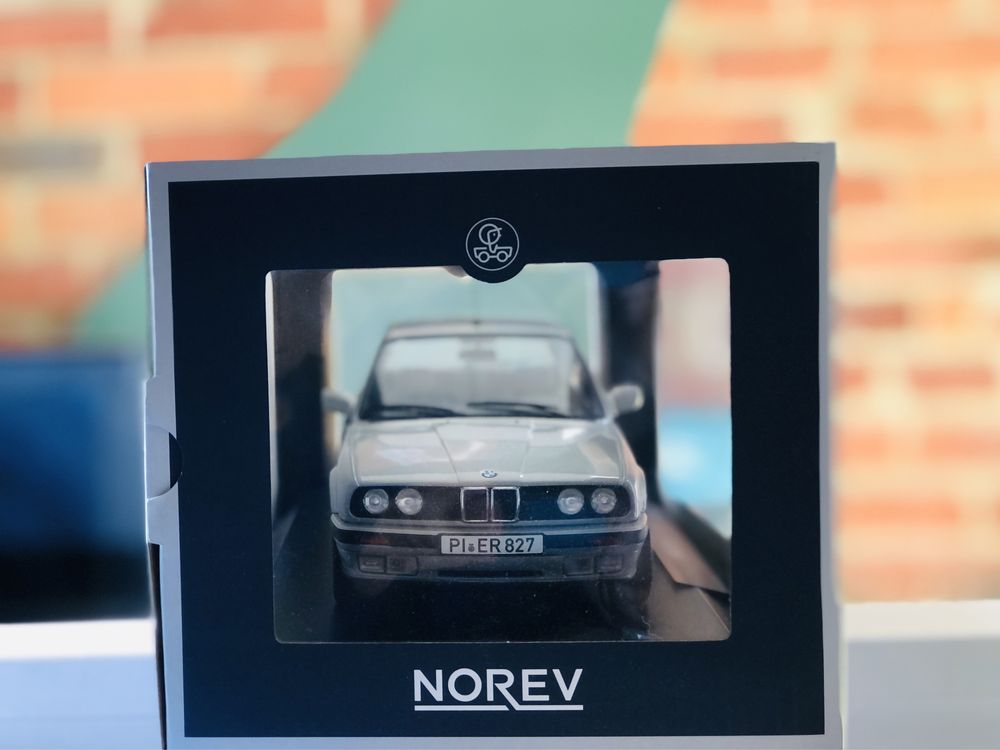 BMW 325i E30 kombi skala 1:18 Norev szary metallic