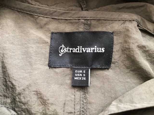Kurtka damska przeciwdeszczowa Stradivarius