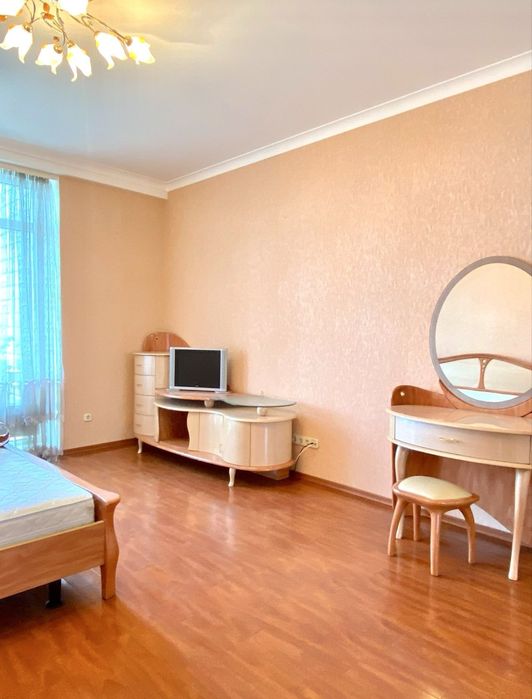 Простора та затишна квартира на вул.Млинова