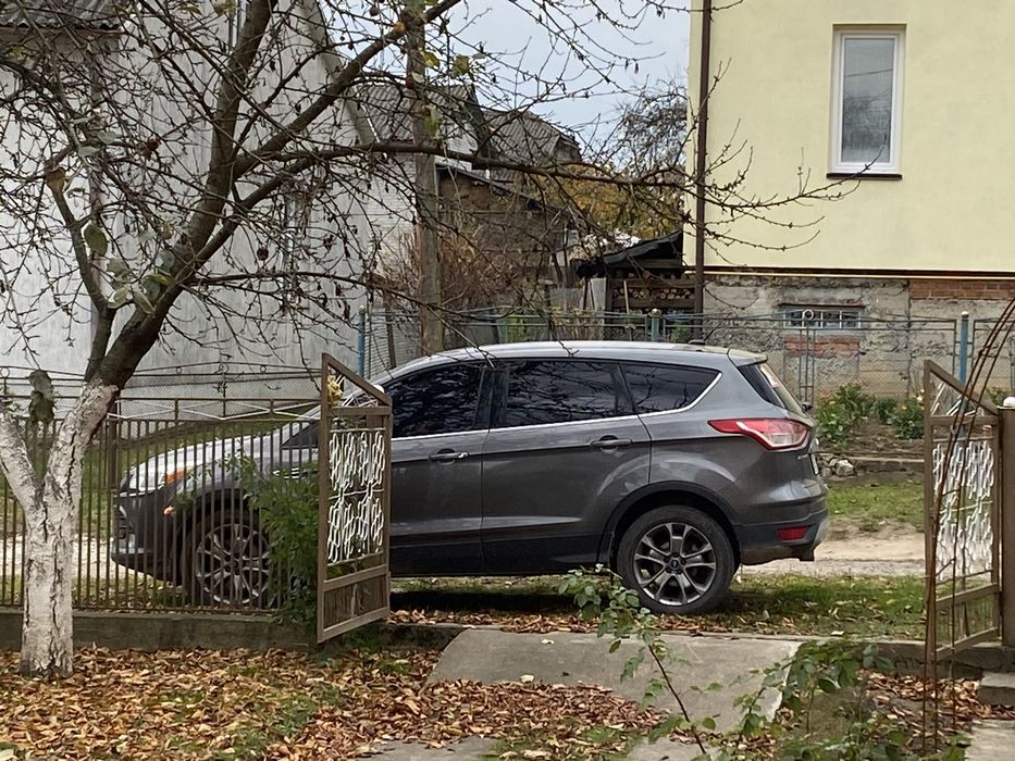 Автомобіль форд ескейп 2012 року