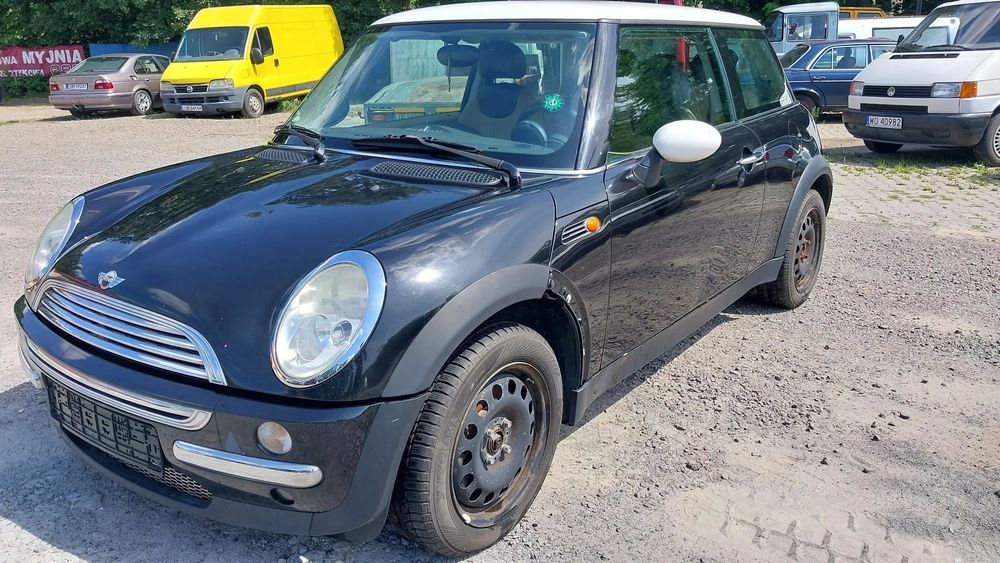 Mini Cooper I One R50 silnik 1.6 W10B16A benzyna drzwi maska zderzak cosmos black metalic 303 fotele wnętrze skóra boczki jasne skóry felgi koła szyba belka sanki lewarek konsola panel maglownica dach zamek drzwi prawy lewy przód Wszystkie części NA CZĘŚC