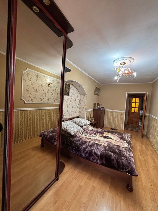 Продам квартиру в центрі міста Шептицький.