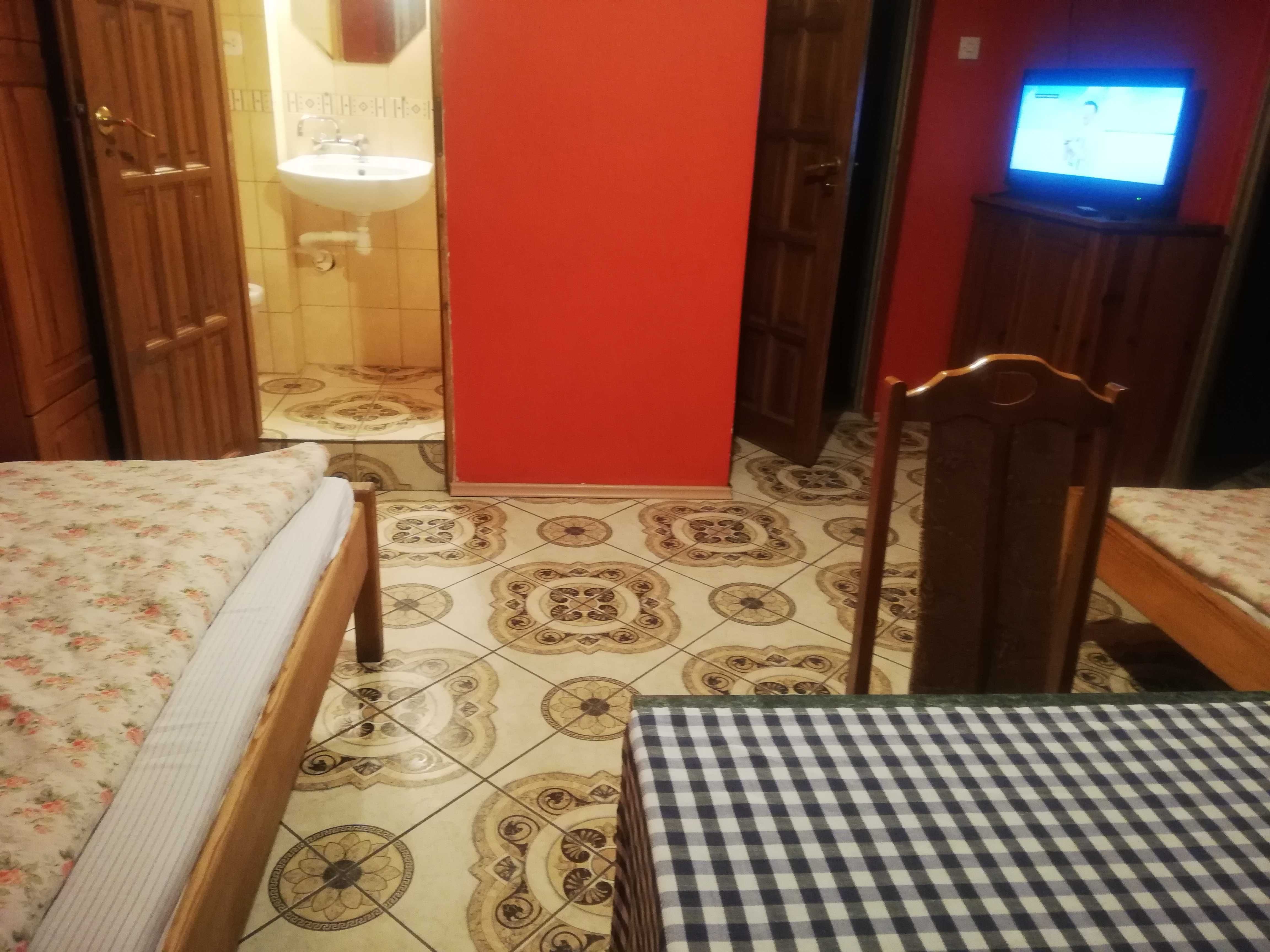 tanie POKOJE z łazięnkami AGROTURYSTYKA Noclegi Hotel lasy jeziora
