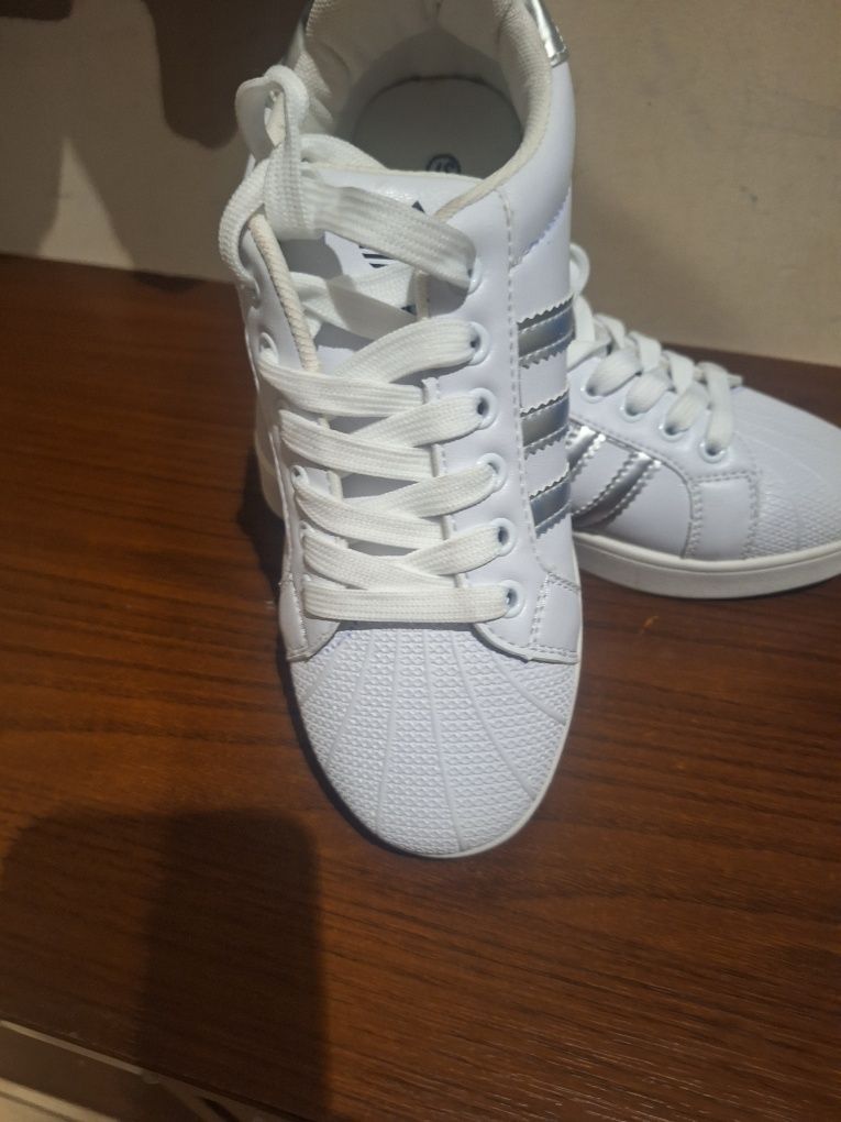 Damskie adidasy  r 38
